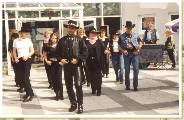 20010700fz Seniorenheim,allererster Auftritt,noch in beliebiger Kleidung b